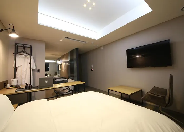 Отель Yeoubi Songjeong 3*