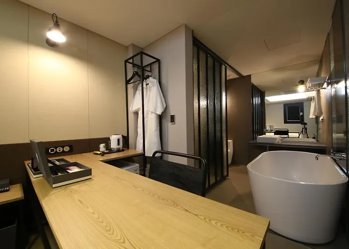 Отель Yeoubi Songjeong 3*