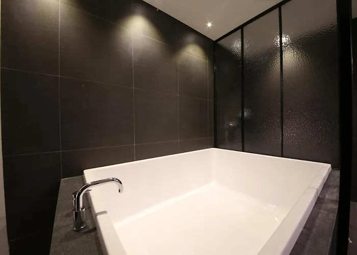 Yeoubi Songjeong 3*